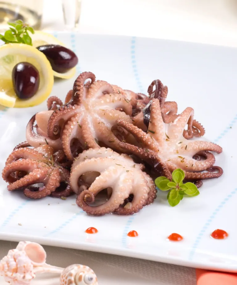 Boiled Whole Cleaned Short Leg Octopus
